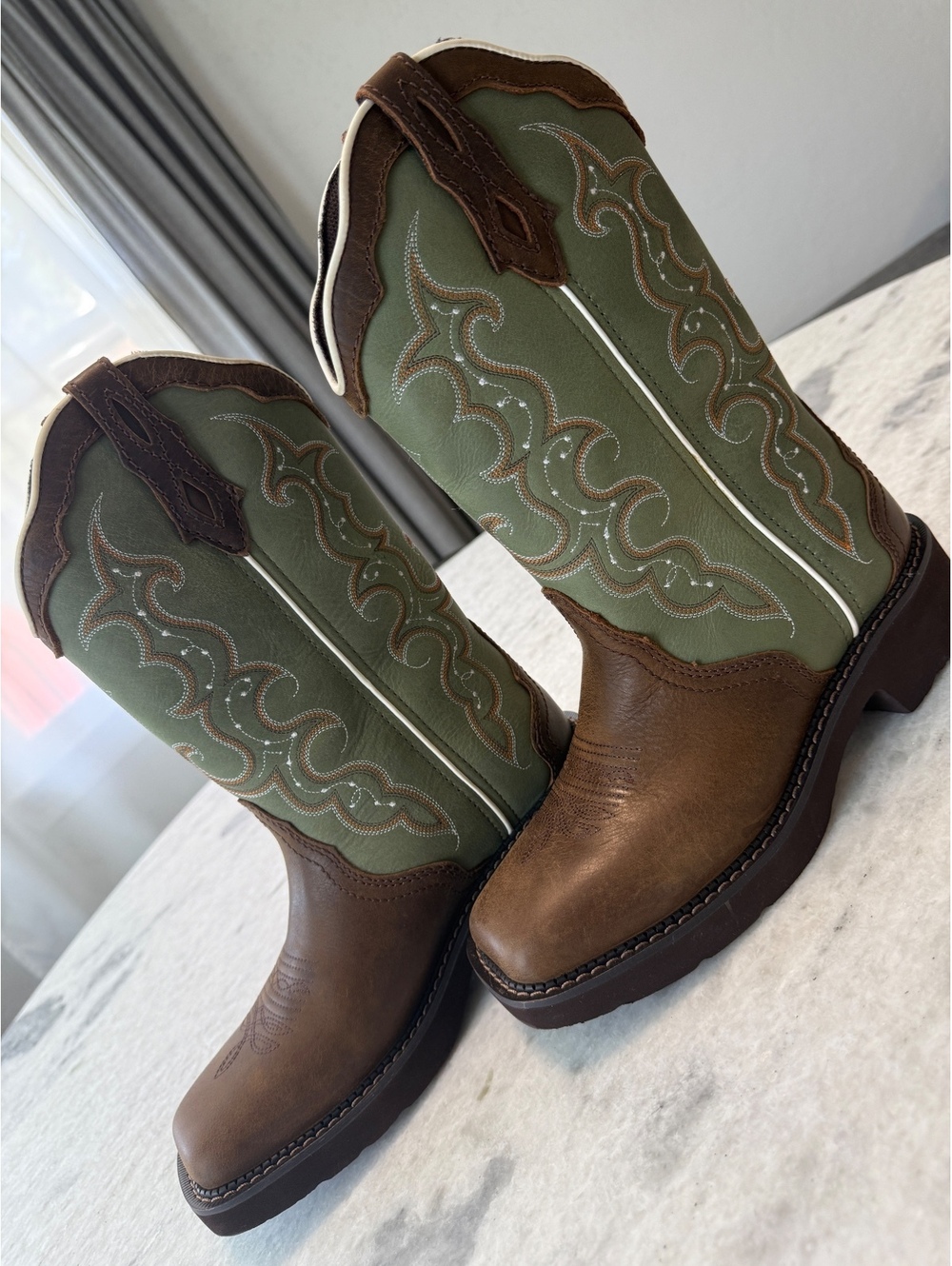 NEW JUSTIN WOMEN'S RAYA cowhide gypsy WESTERN BOOTS - BROAD SQUARE TOE size 8 B